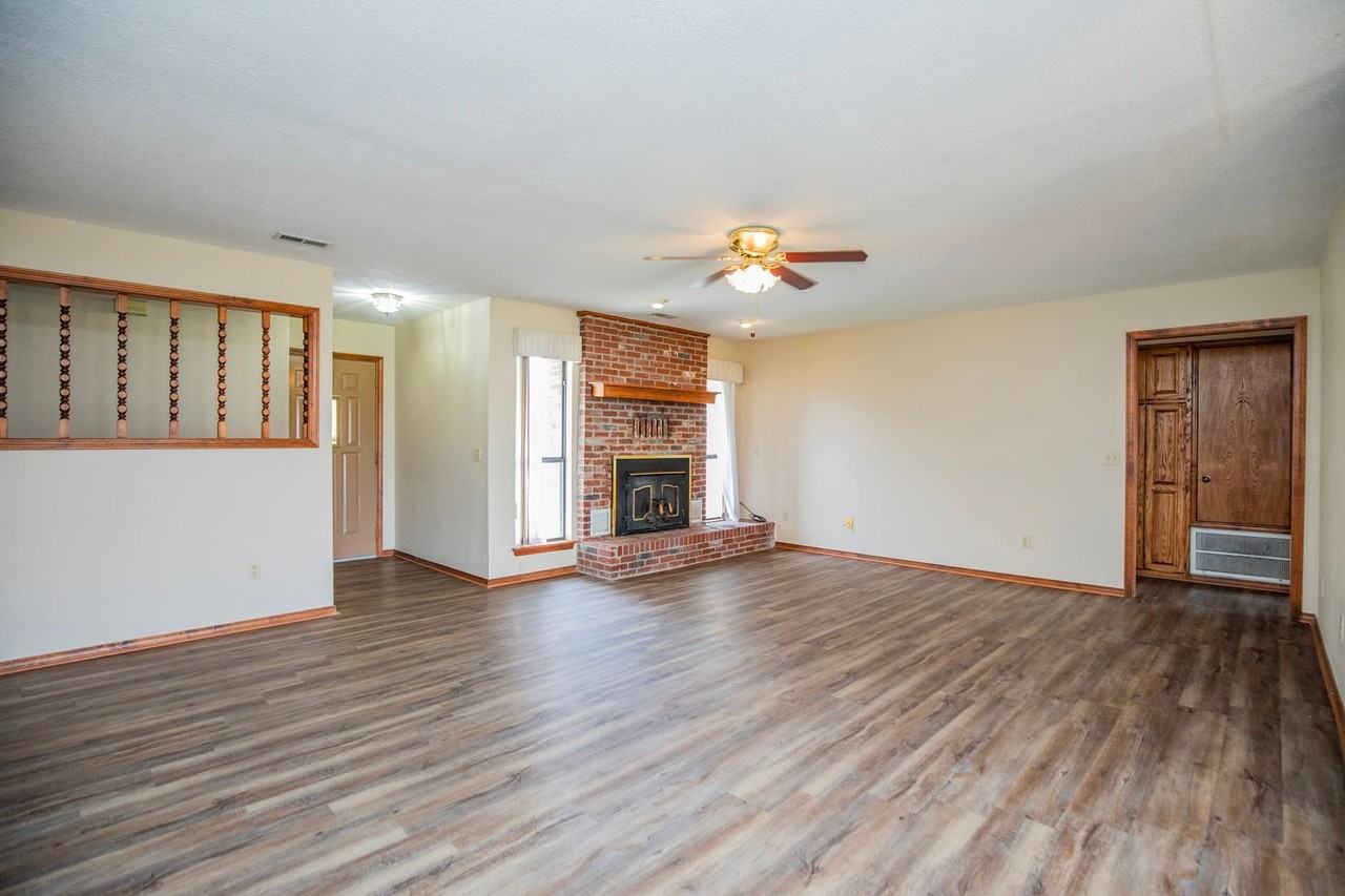 1813 Crouch St - Photo 2 of 21