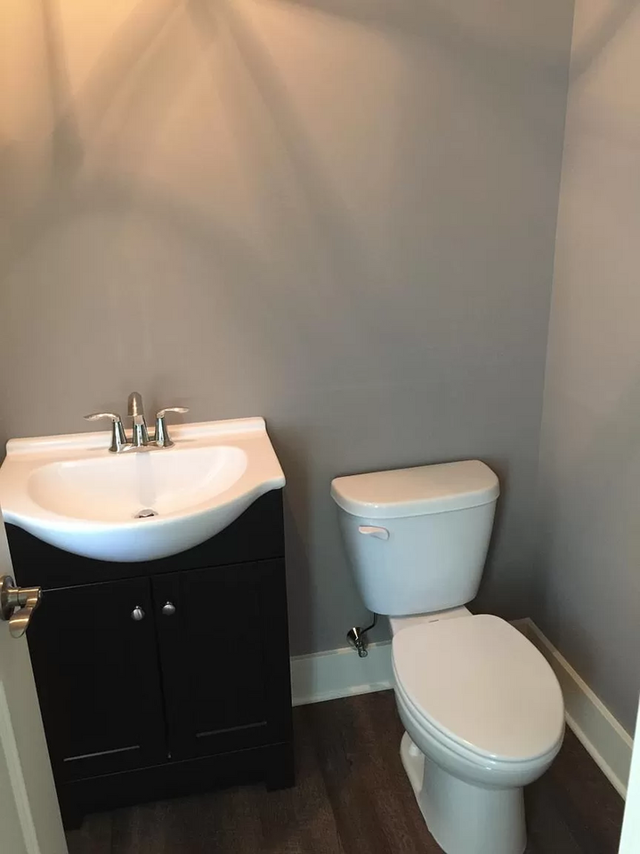 2973 Creekside Ct - Photo 2 of 10