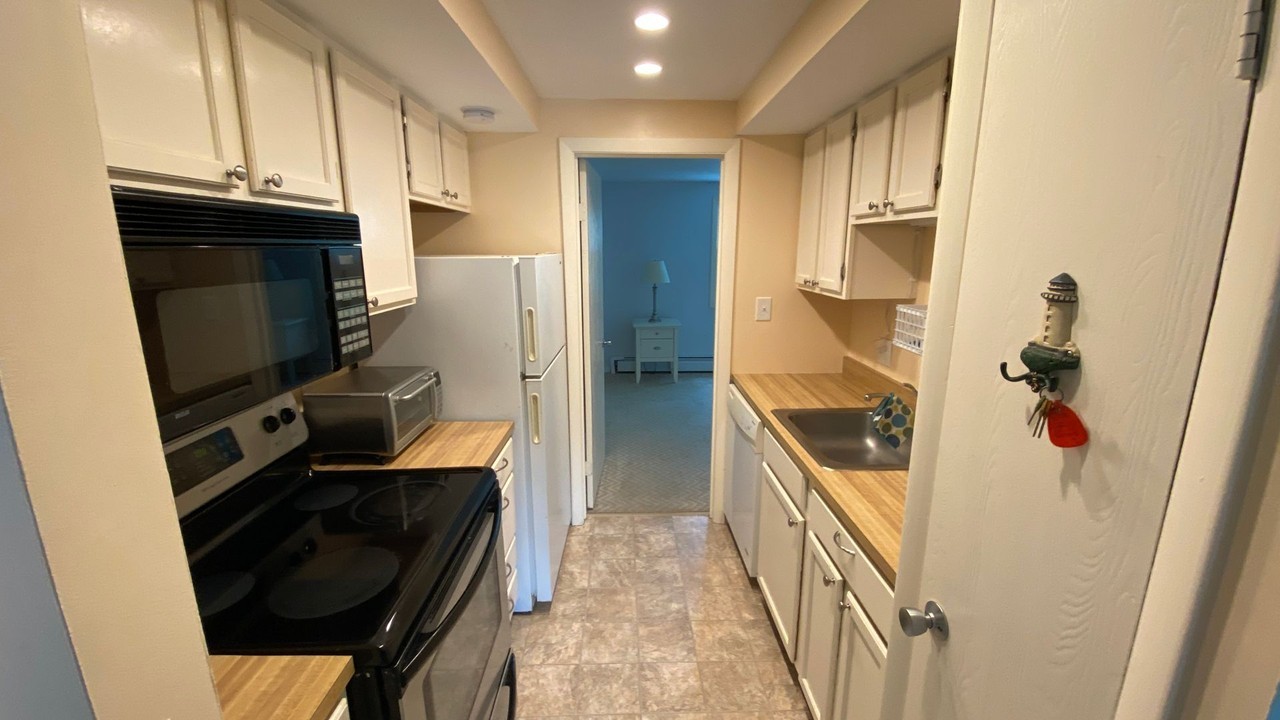 1006 Cocheco Ct - Photo 2 of 24