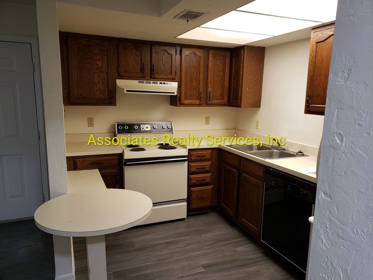 1515 Nw 29th Rd #2 - Photo 4 of 7