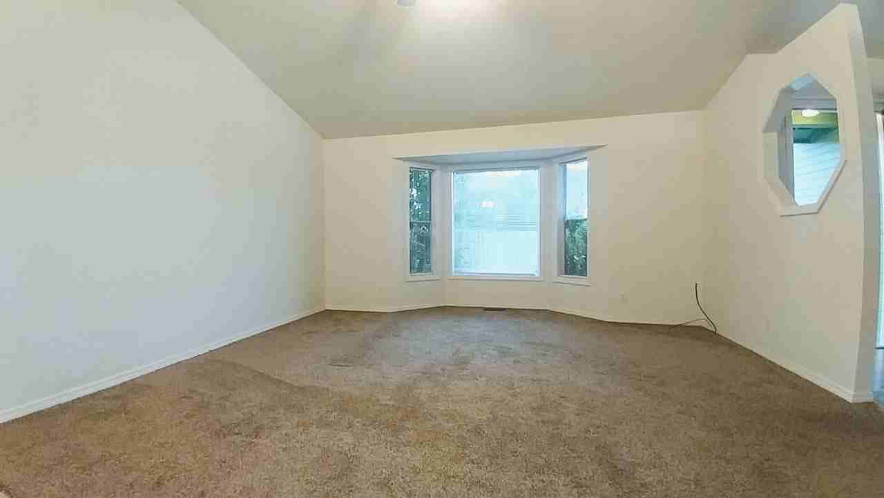 3269 N Tylerson Ave - Photo 2 of 25