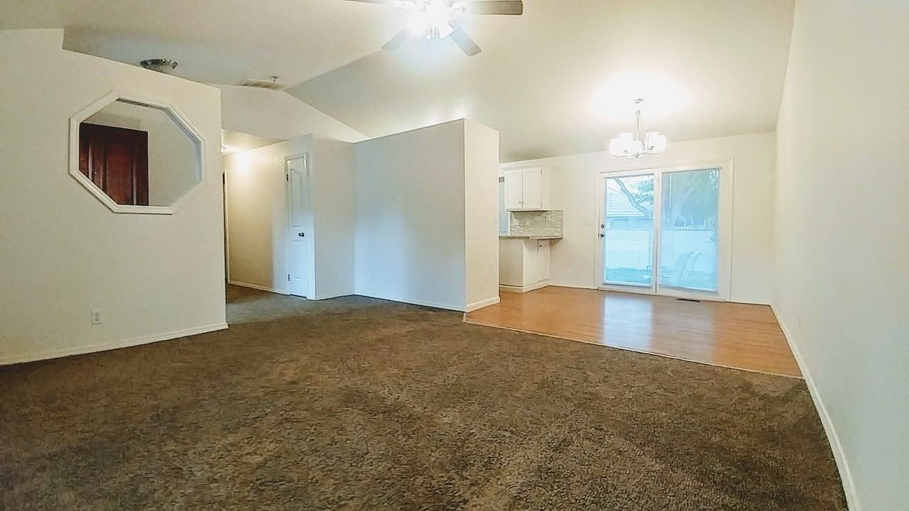 3269 N Tylerson Ave - Photo 3 of 25