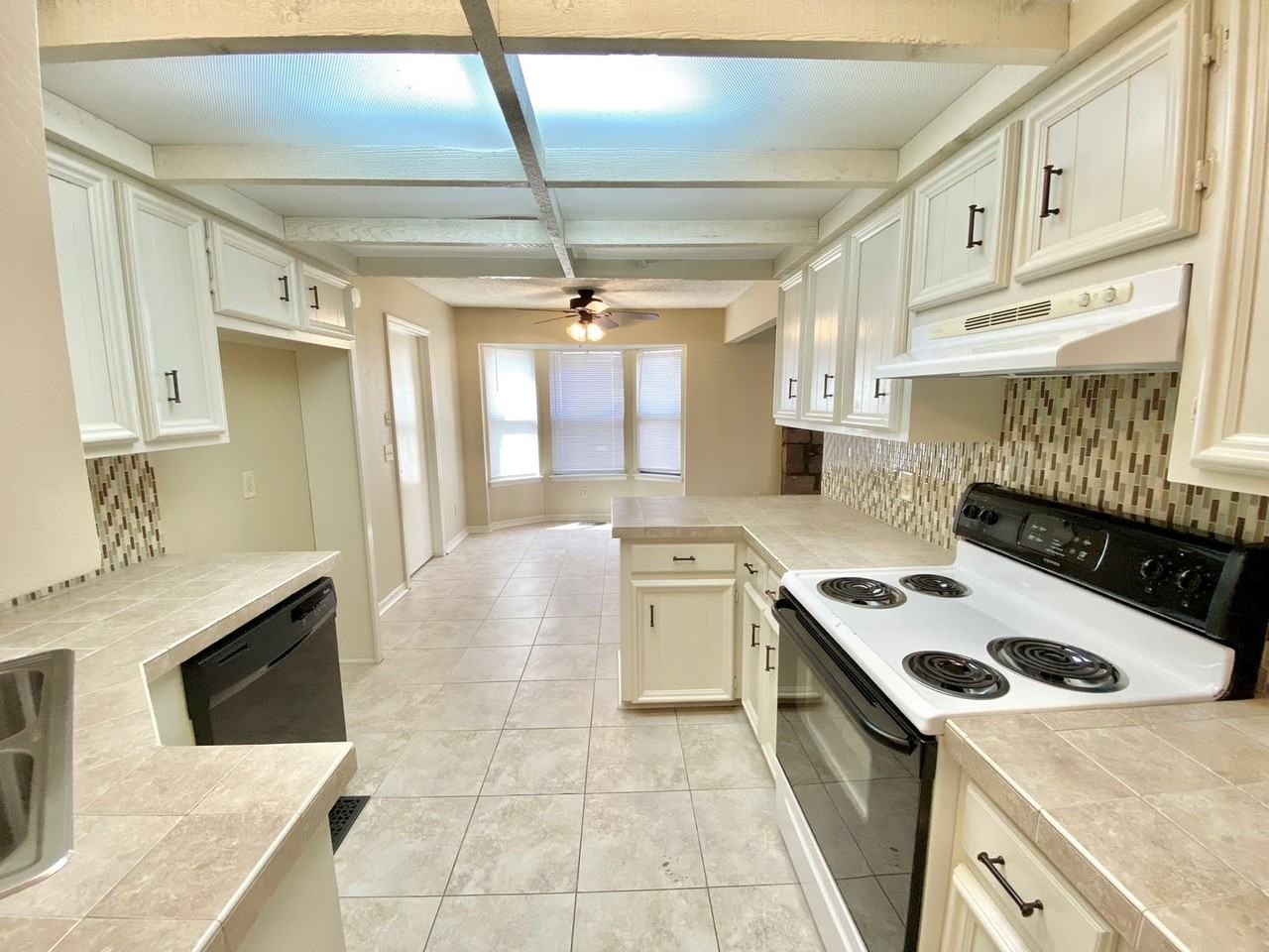 127 W M St - Photo 2 of 14