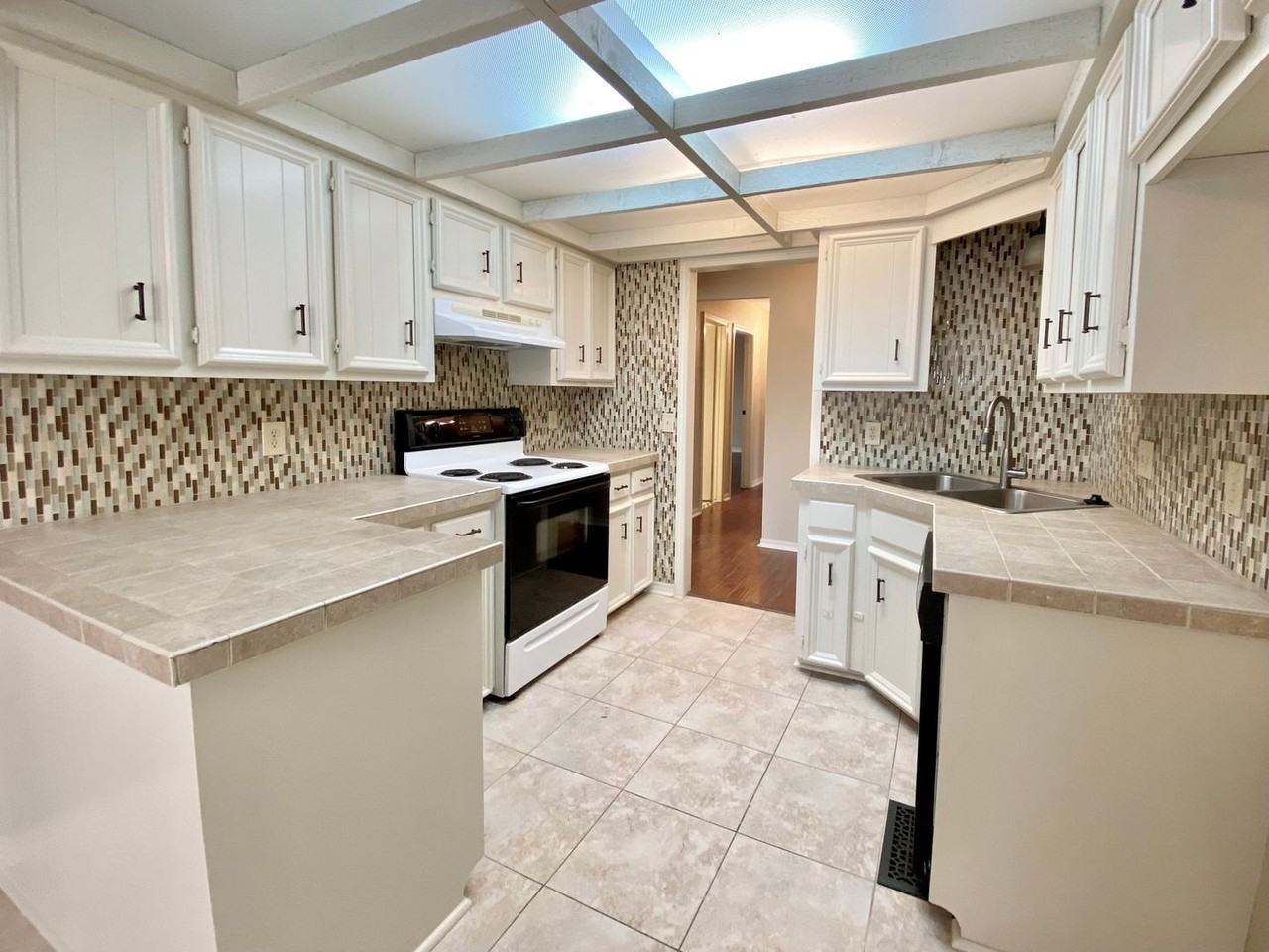 127 W M St - Photo 3 of 14