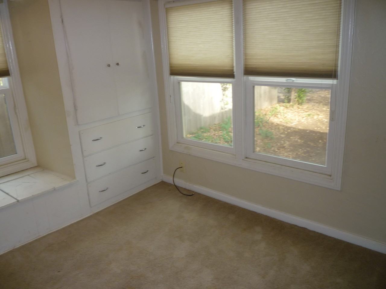 436 Maple St - Photo 4 of 9