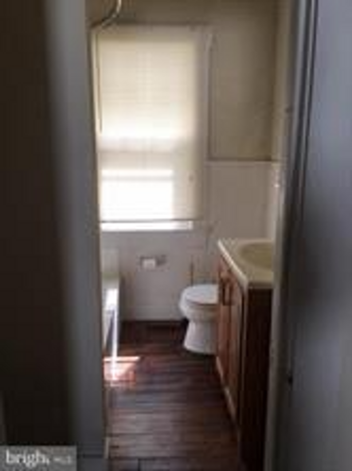 426 Hunter St - Photo 2 of 9