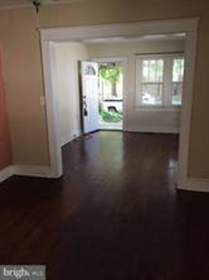 426 Hunter St - Photo 3 of 9