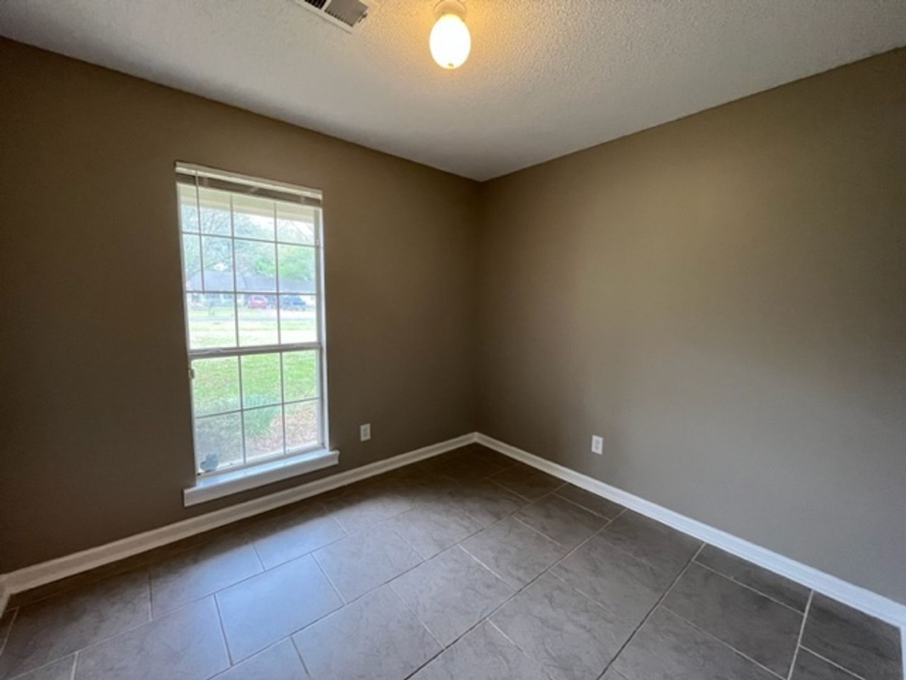242 Forest Hill Rd - Photo 6 of 11