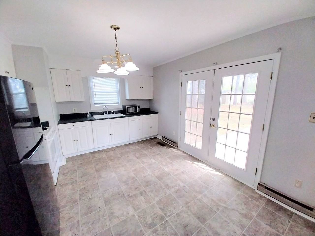 305 Rhode Island Ave - Photo 3 of 10