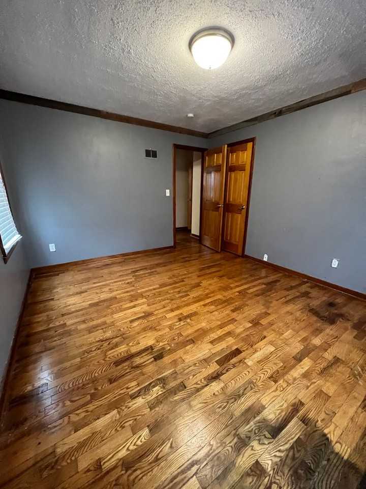3022 Losey Blvd S - Photo 7 of 20