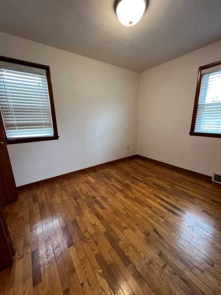 3022 Losey Blvd S - Photo 2 of 20