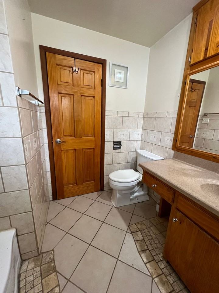 3022 Losey Blvd S - Photo 2 of 20