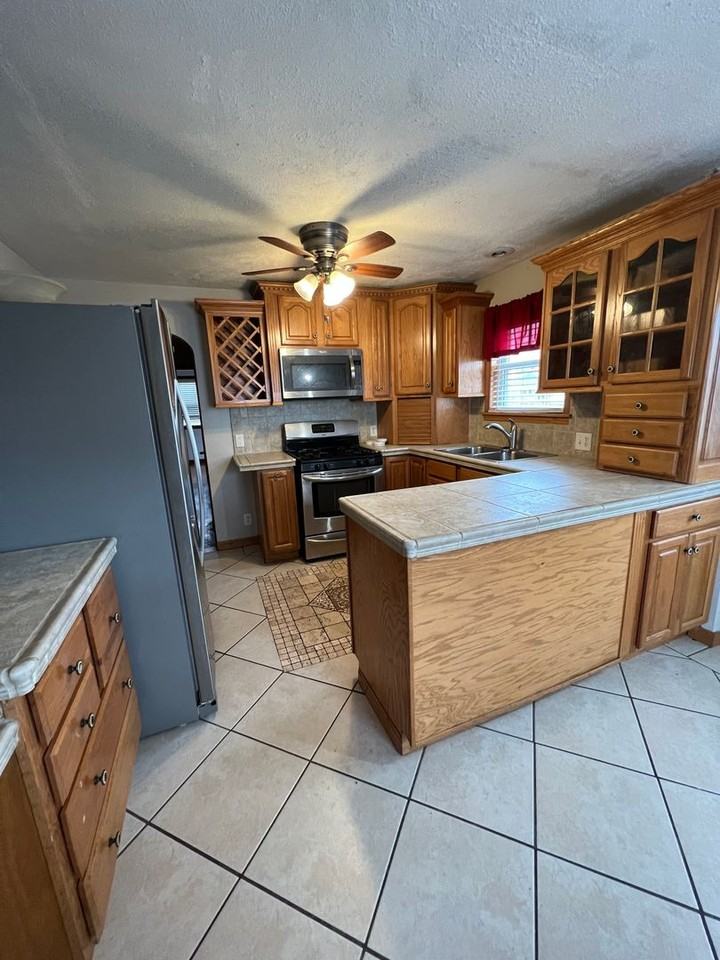 3022 Losey Blvd S - Photo 4 of 20