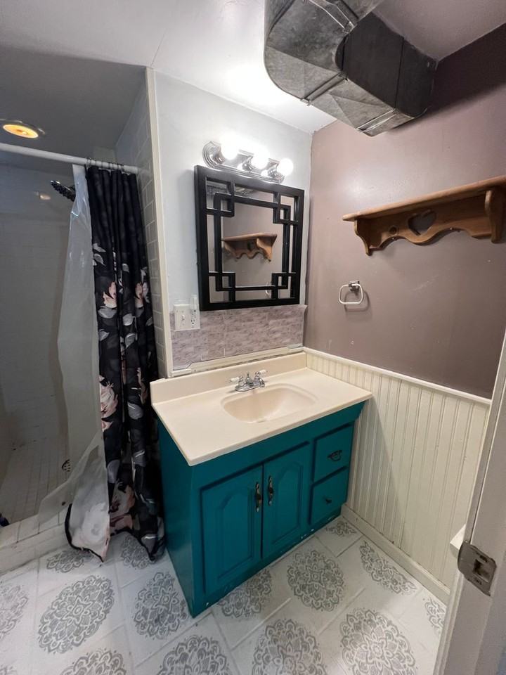 3022 Losey Blvd S - Photo 3 of 20