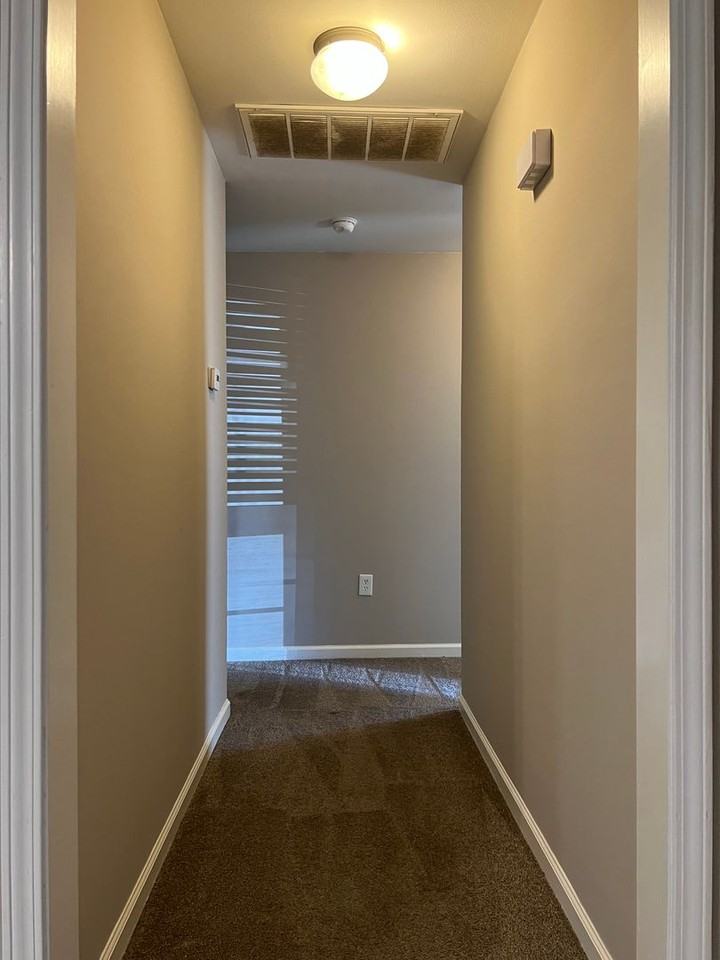 319 Autumn Dr - Photo 2 of 15