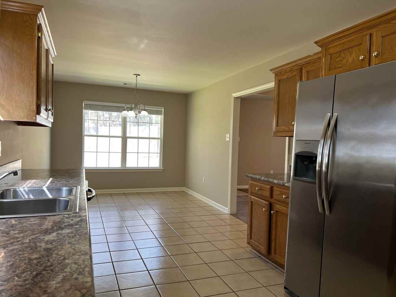 319 Autumn Dr - Photo 4 of 15