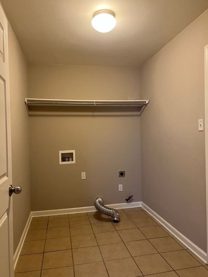 319 Autumn Dr - Photo 5 of 15