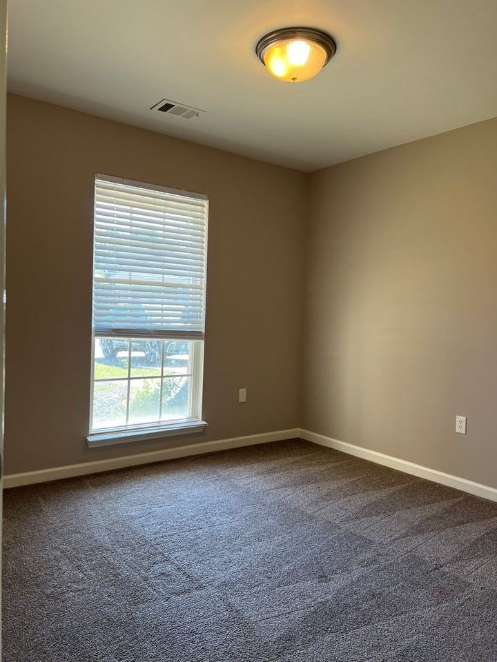 319 Autumn Dr - Photo 6 of 15