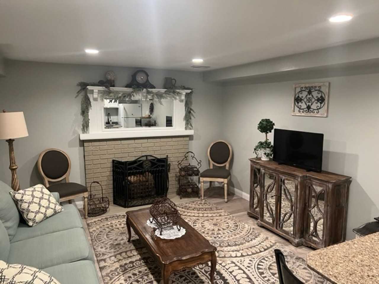 944 Simoron Dr - Photo 2 of 12