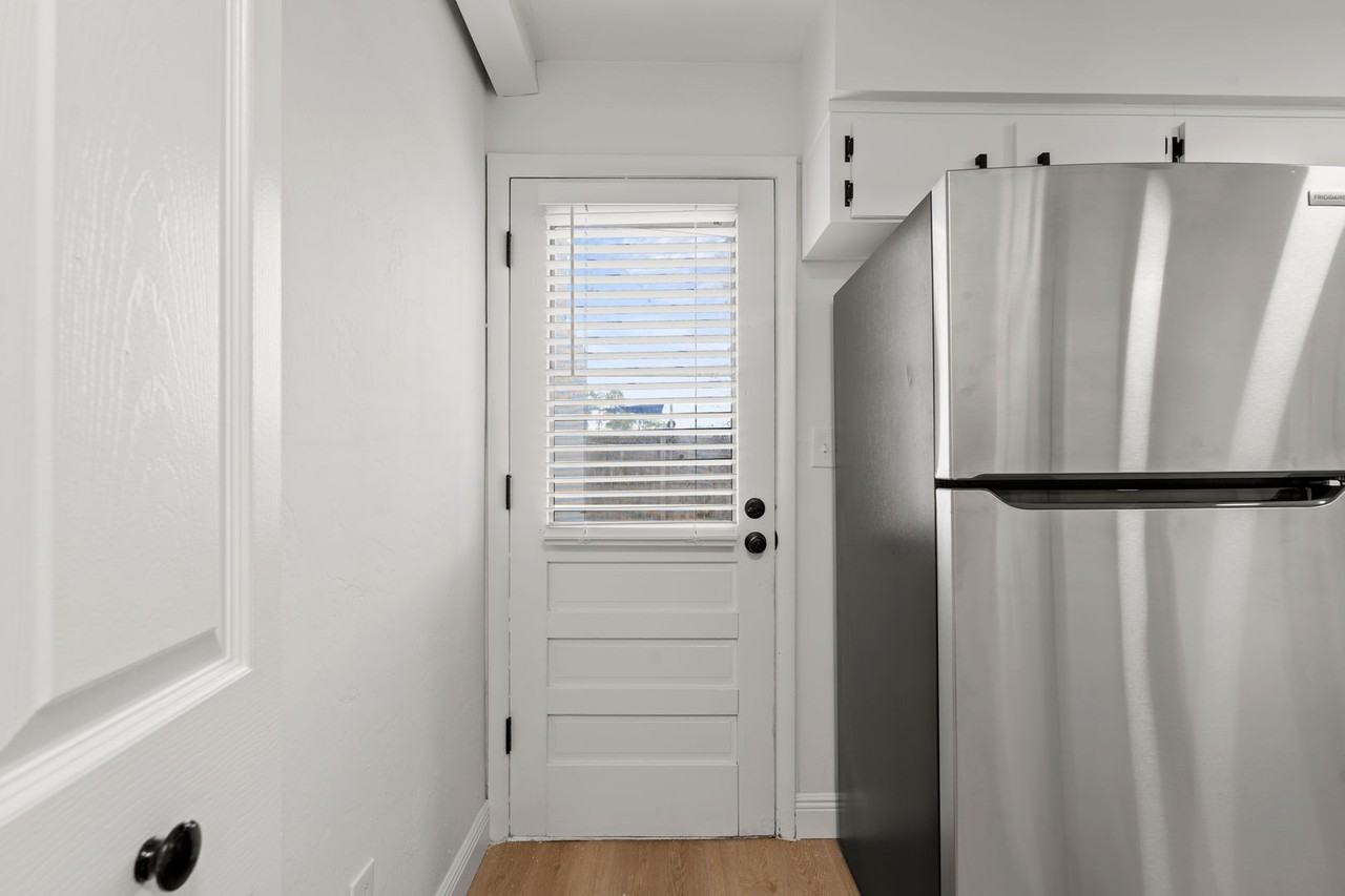 2 Bedroom/1 Bathroom Move - Photo 3 of 25