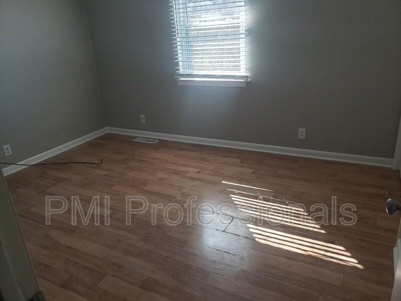 736 E Northfield Blvd #7 - Photo 4 of 7