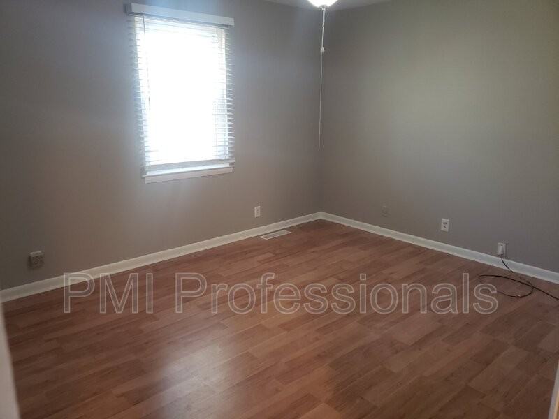 736 E Northfield Blvd #7 - Photo 6 of 7