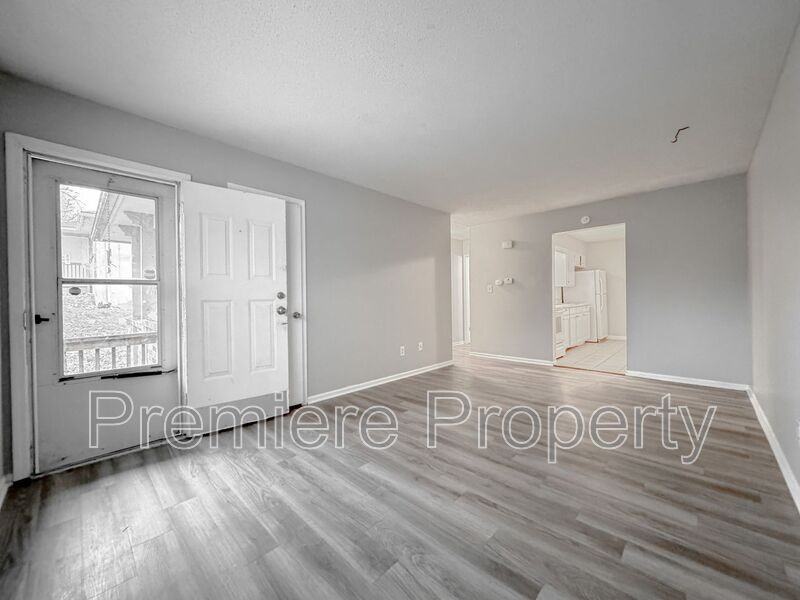 7257 Montana Ave - Photo 2 of 9