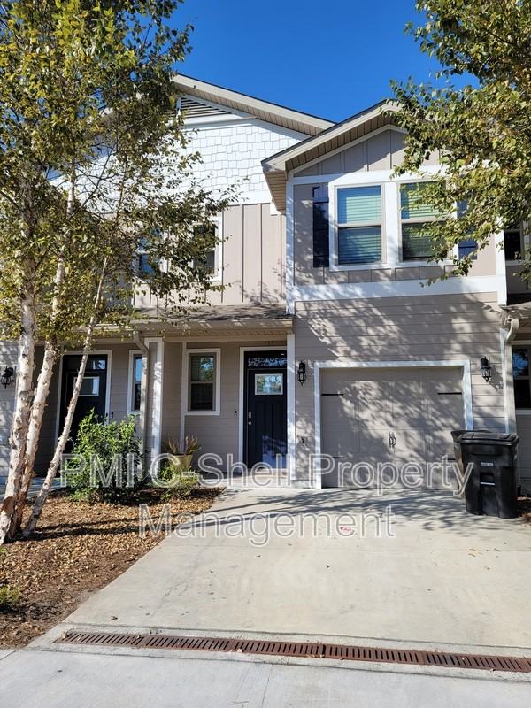 357 S E St - Photo 3 of 24