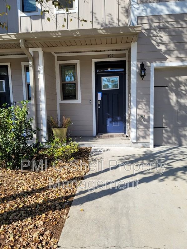 357 S E St - Photo 4 of 24