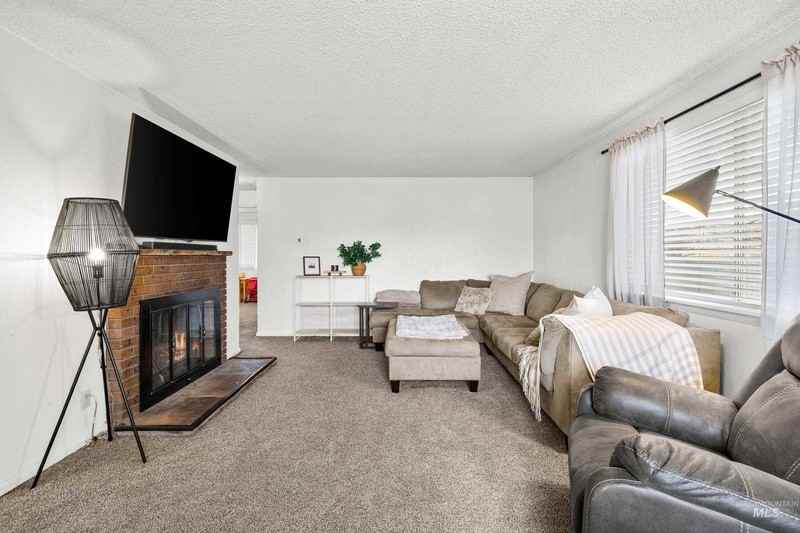 10543 W Poppy St - Photo 3 of 11