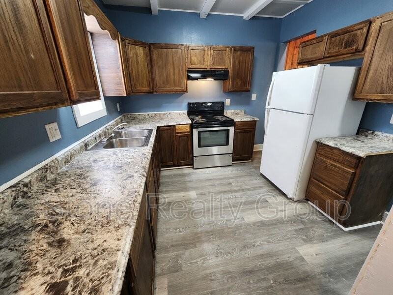 427 3rd Avenue #2 - Photo 5 of 16