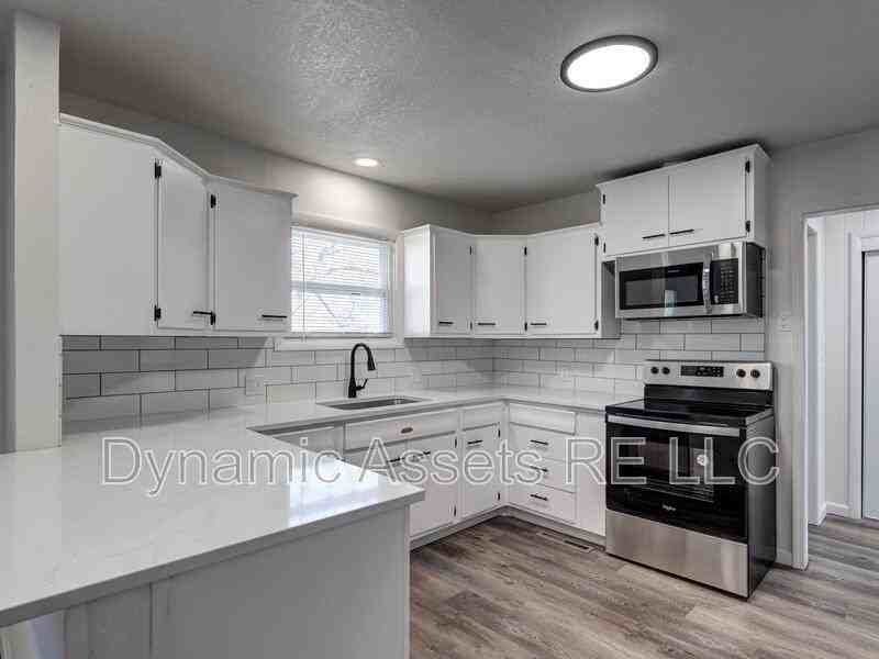 1902 N Joplin St - Photo 2 of 34