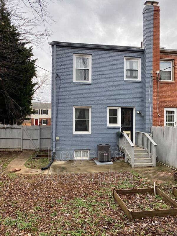 2237 Arlington Ter #2MASTER - Photo 6 of 8