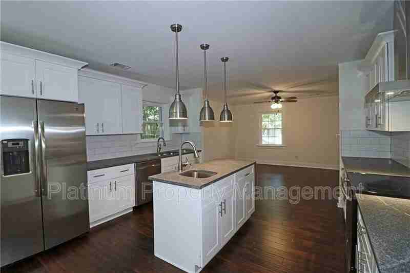 544 Erin Ave Sw - Photo 3 of 17