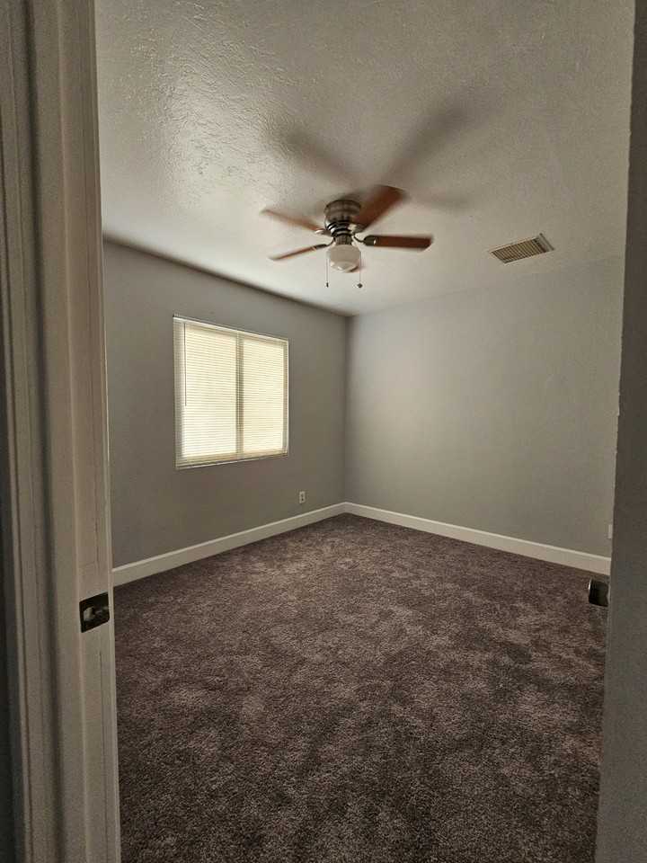 1019 South 4th Avenue - Photo 4 of 7