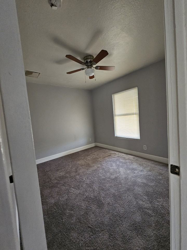 1019 South 4th Avenue - Photo 5 of 7