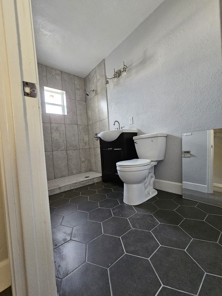 1019 South 4th Avenue - Photo 6 of 7