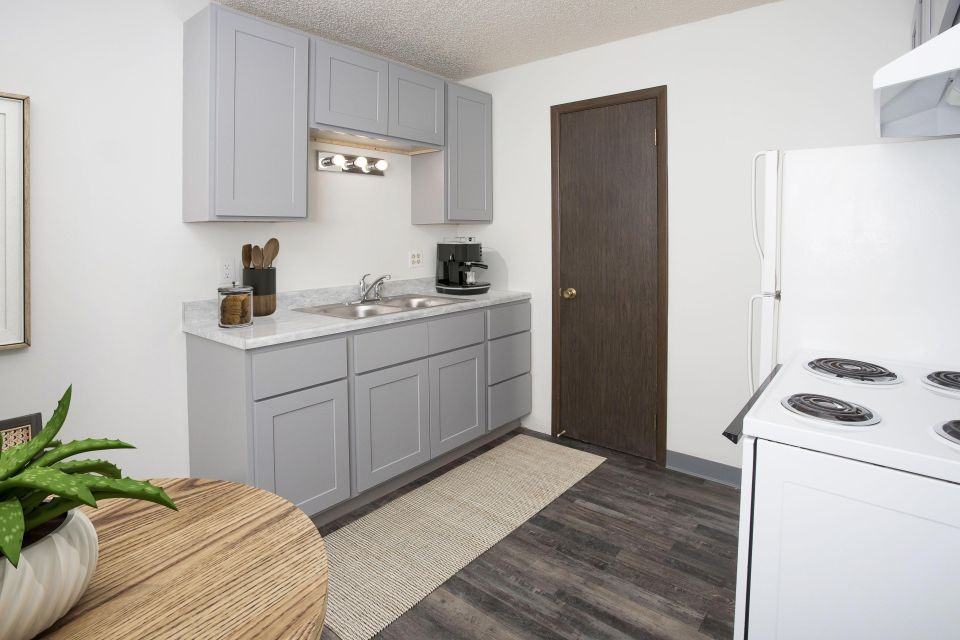 850 Lake Elmo Dr - Photo 5 of 6