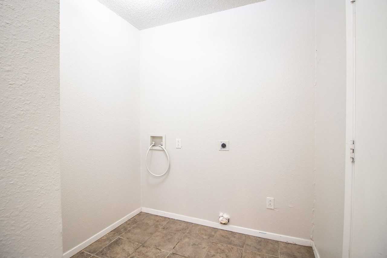 6307 24th St - Photo 3 of 20