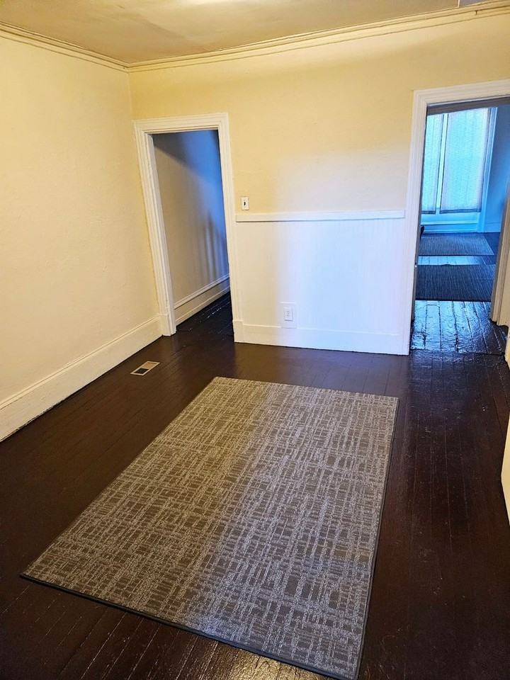 1512 Wharton St - Photo 6 of 12