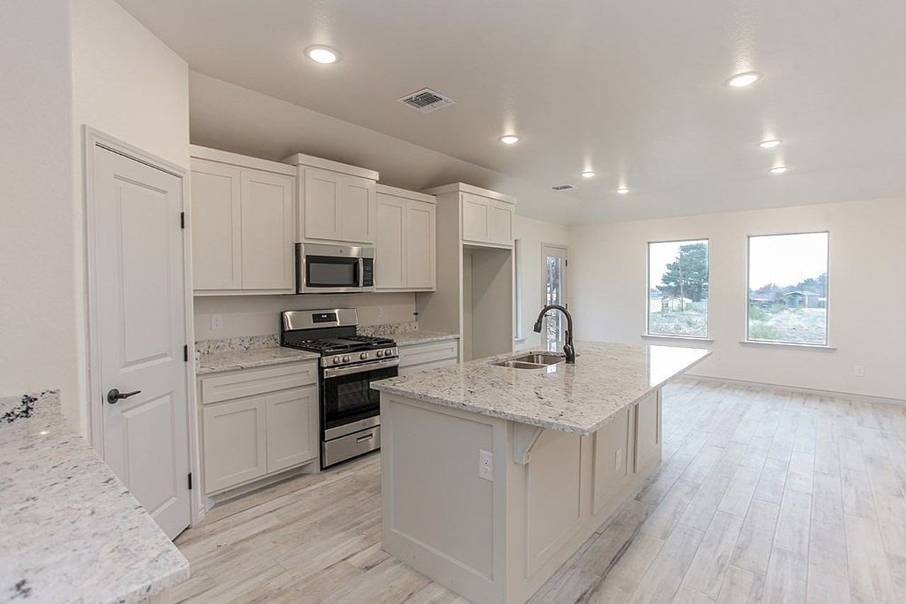 2516 S County Road 1103 - Photo 2 of 7