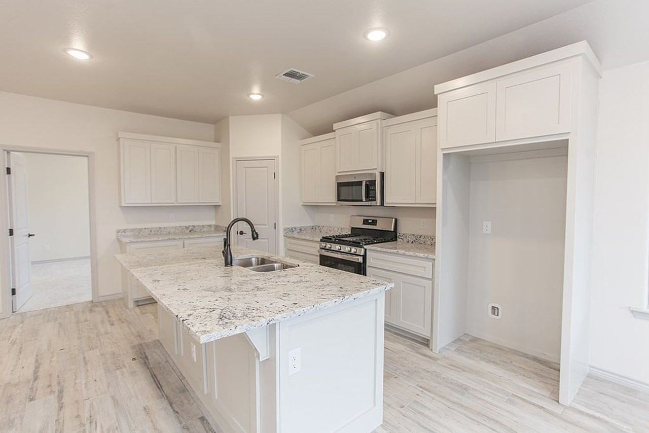 2516 S County Road 1103 - Photo 3 of 7