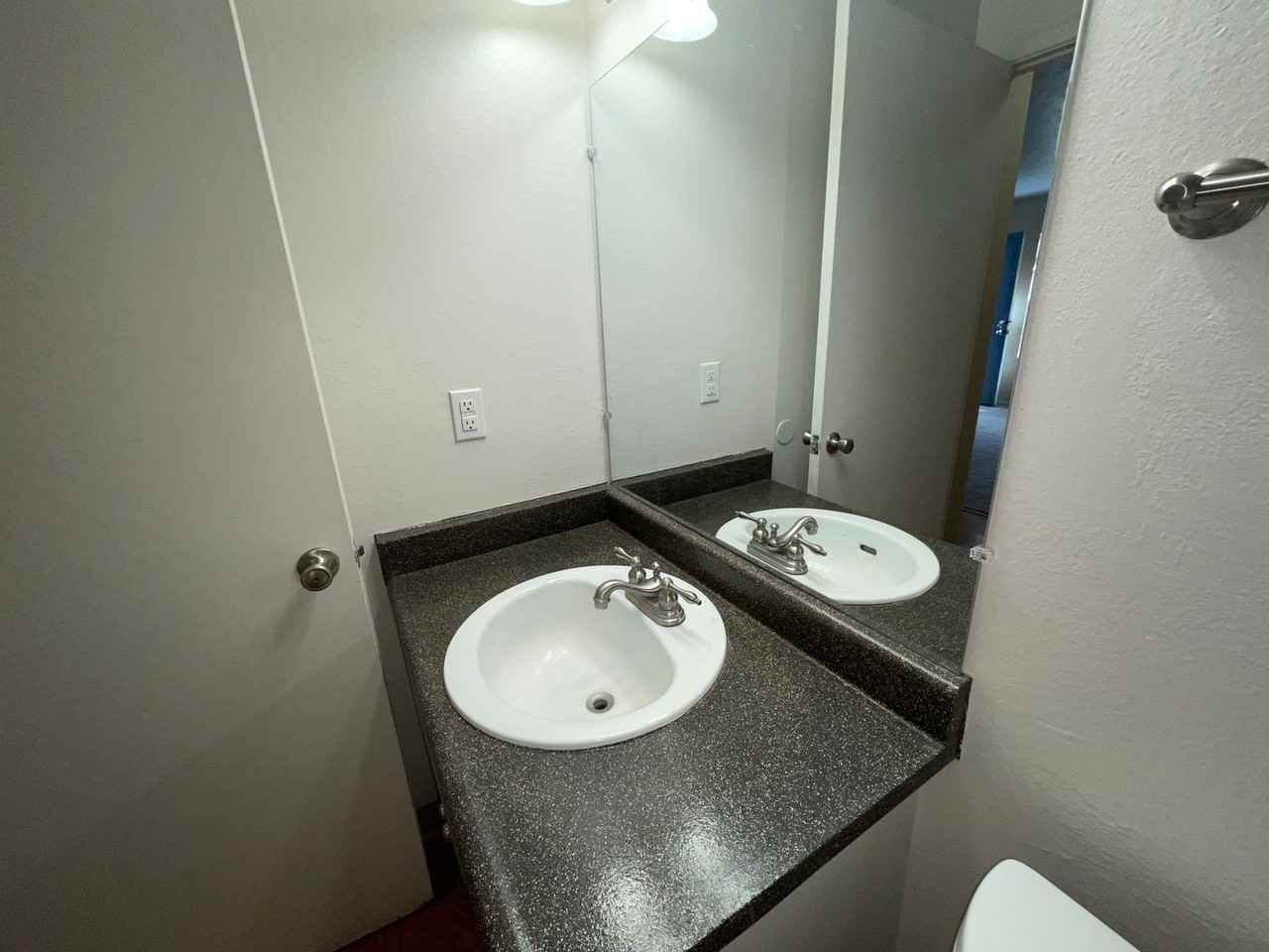 The Cedars Apartments - Photo 3 of 17
