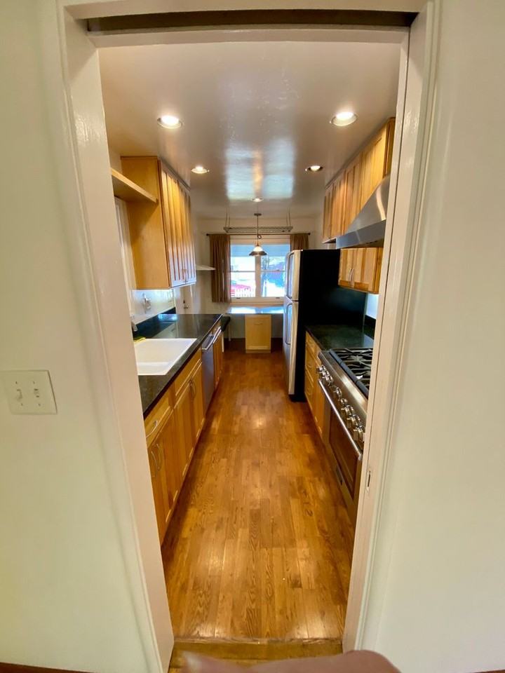 1052 Clark Ave - Photo 5 of 32
