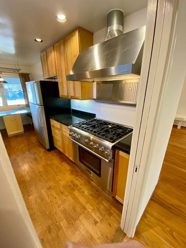 1052 Clark Ave - Photo 6 of 32