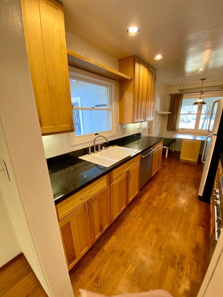 1052 Clark Ave - Photo 7 of 32