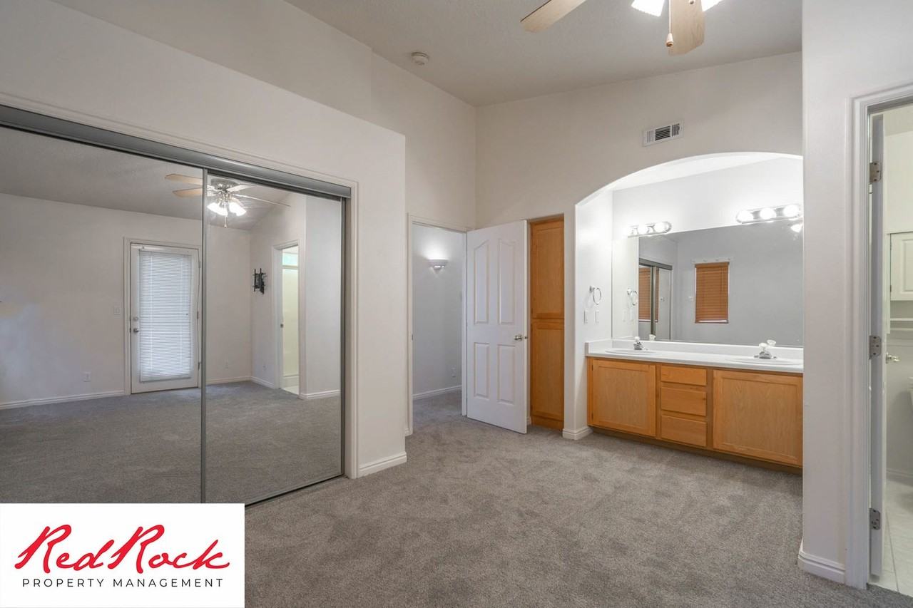 327 East 60 South - Photo 5 of 34