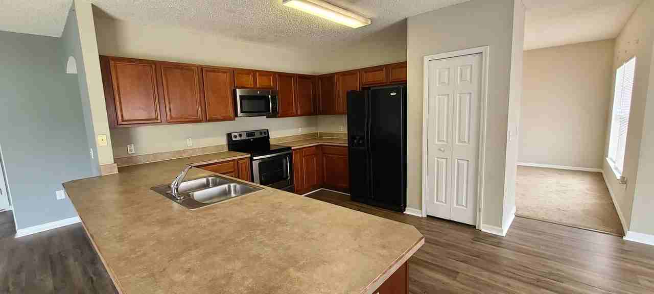 407 Boswell Way - Photo 2 of 23