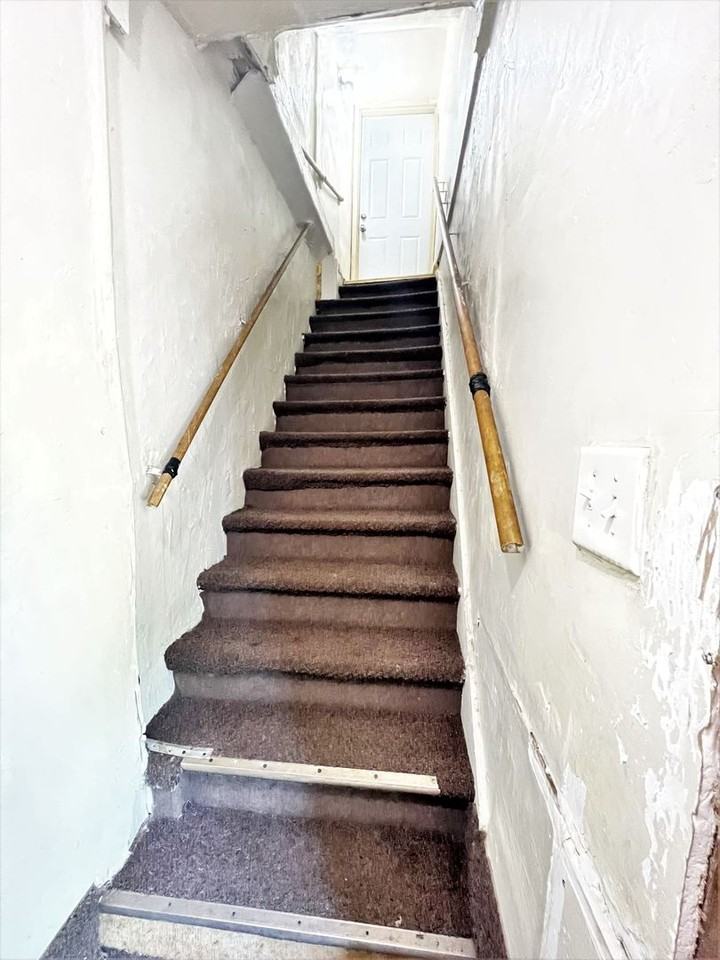 504 W 2nd - Photo 2 of 14