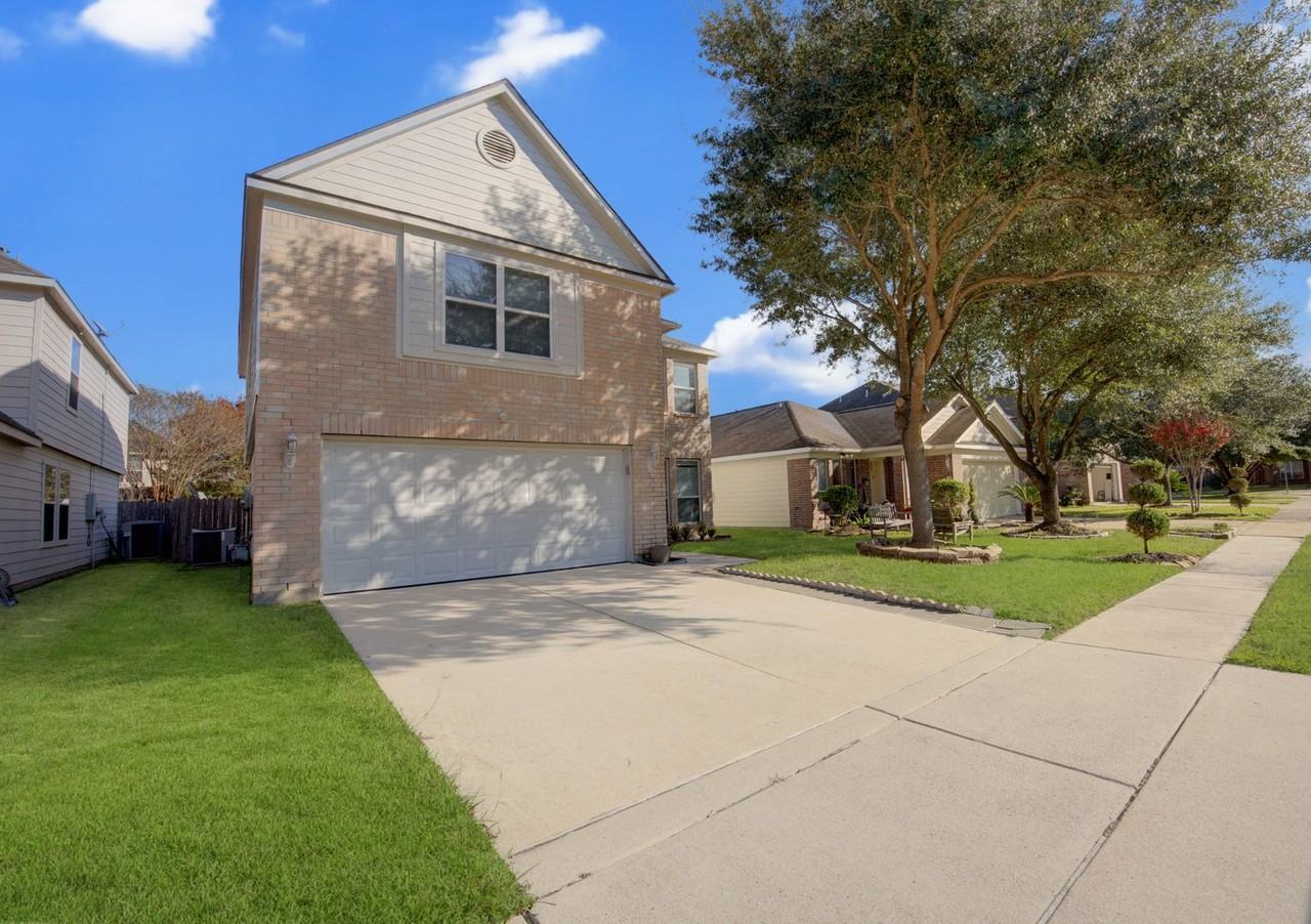 3118 Clipper Winds Way - Photo 2 of 19